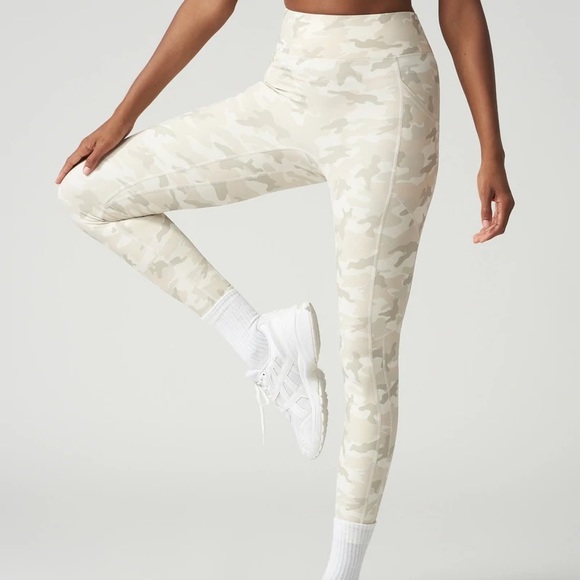 Bandier All access high waisted center stage pocket legging - Picture 4 of 4